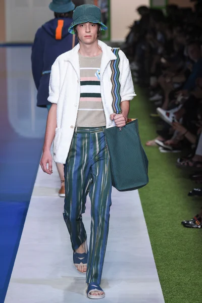 Look 48